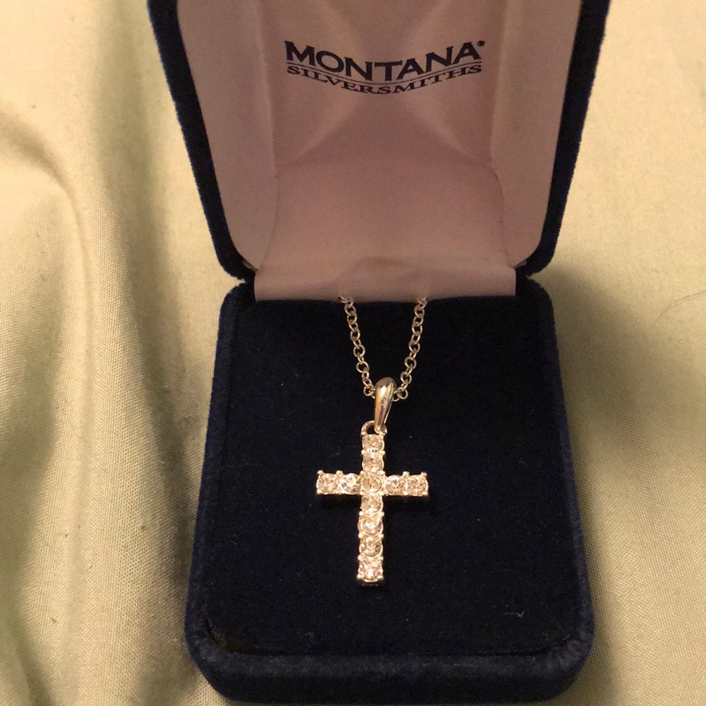 Cross rhinestone necklace